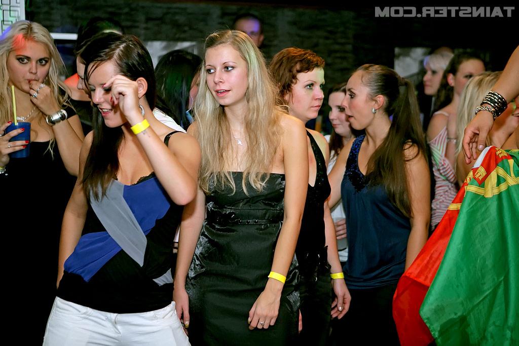 16P Cock-hungry amateurs going wild and dirty at the crazy party