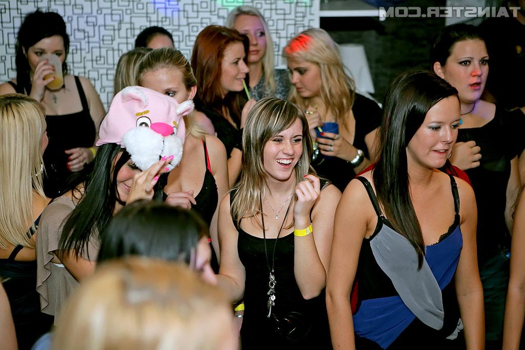 16P Cock-hungry amateurs going wild and dirty at the crazy party