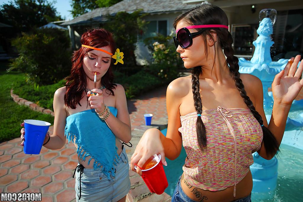 16P Teen babes Jessie and Cindy getting naked at the party outdoor