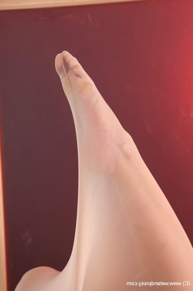 16P Liona is teasing her shaved pussy in amazing full body pantyhose