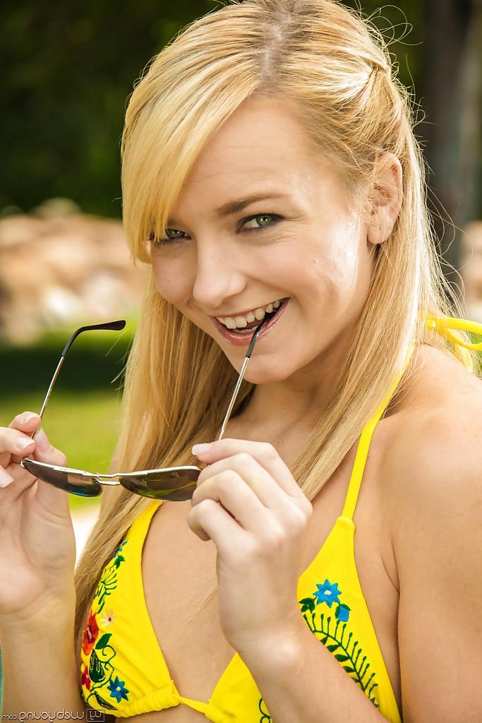 16P Cute amateur blonde Carmen Callaway flashing her young girl breasts