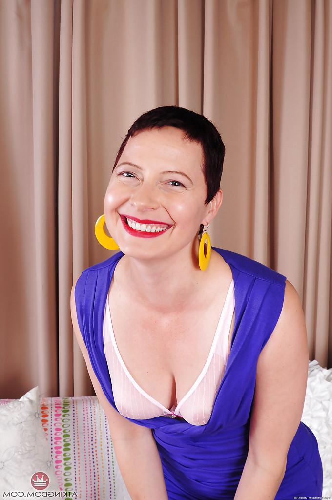 16P Tall mature woman Kali Karinena showing off pretty underwear and tits