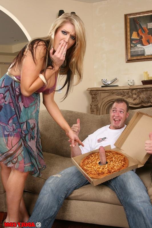 16P Jizz-starving chick Daryn Darby has some hardcore fun with a hung pizza-guy