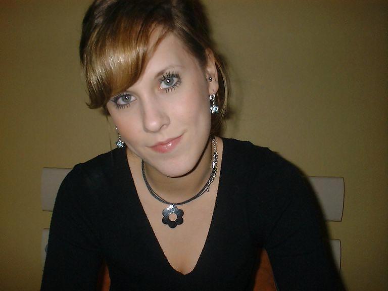 12P Sweet woman show her body