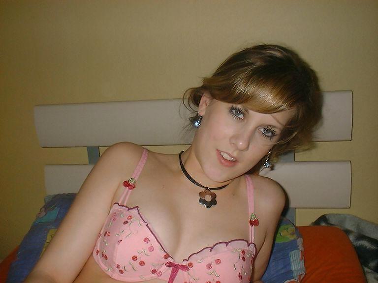 12P Sweet woman show her body