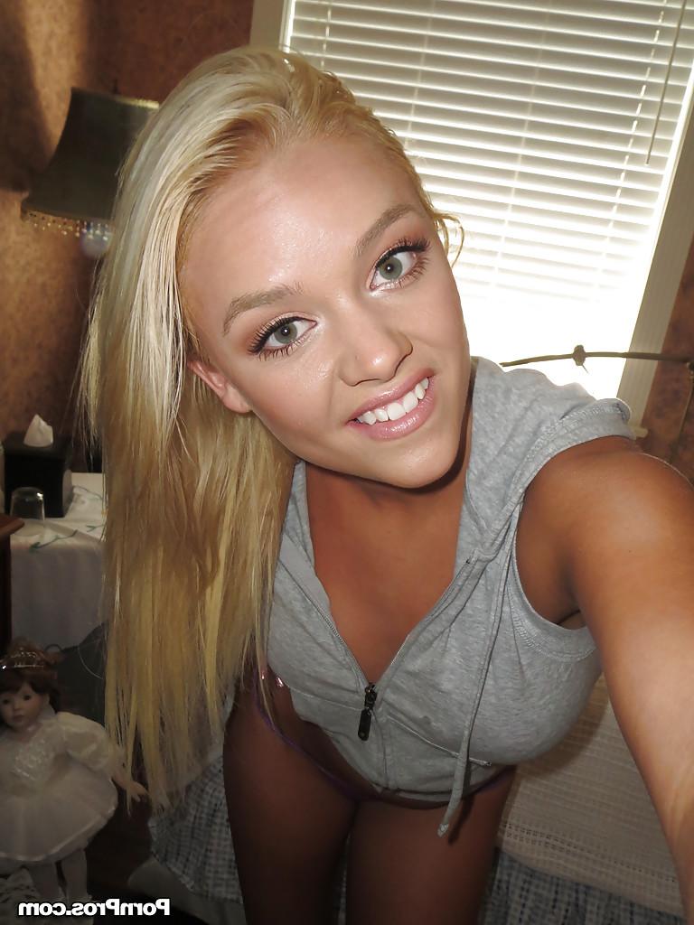 14P Alexis Monroe is doing some fantastic self shots while naked