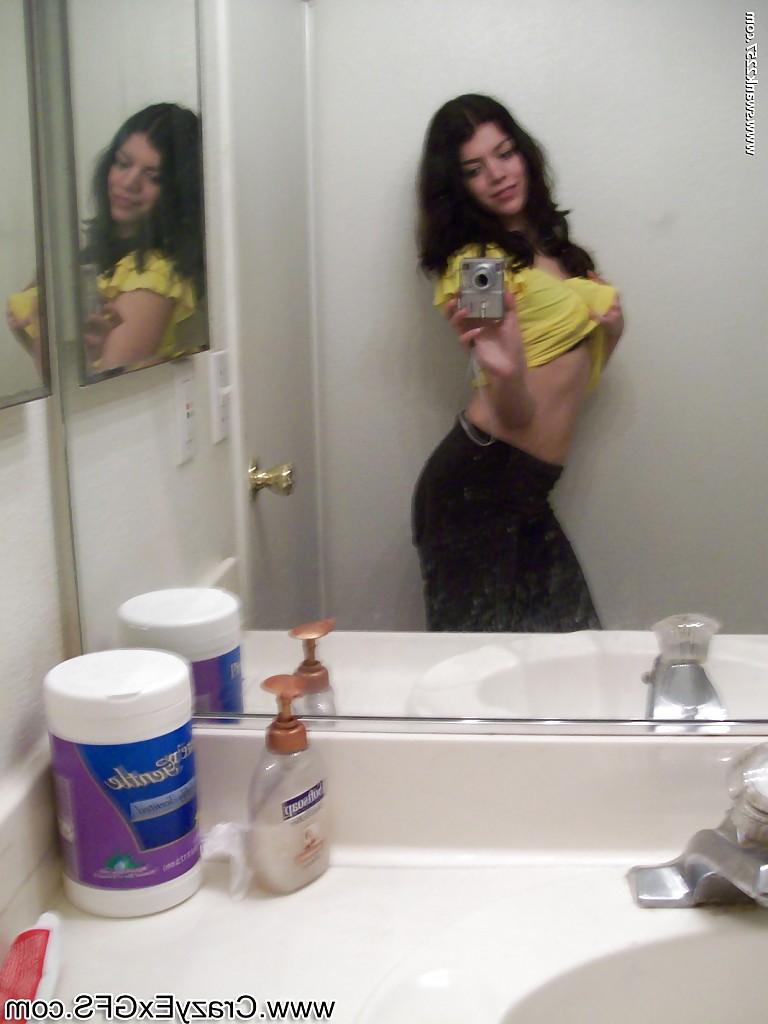 16P Naughty latina babe stripping and posing naked on the bed