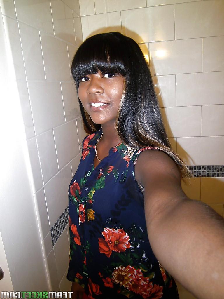 16P Playful ebony babe revealing her goods and making selfies