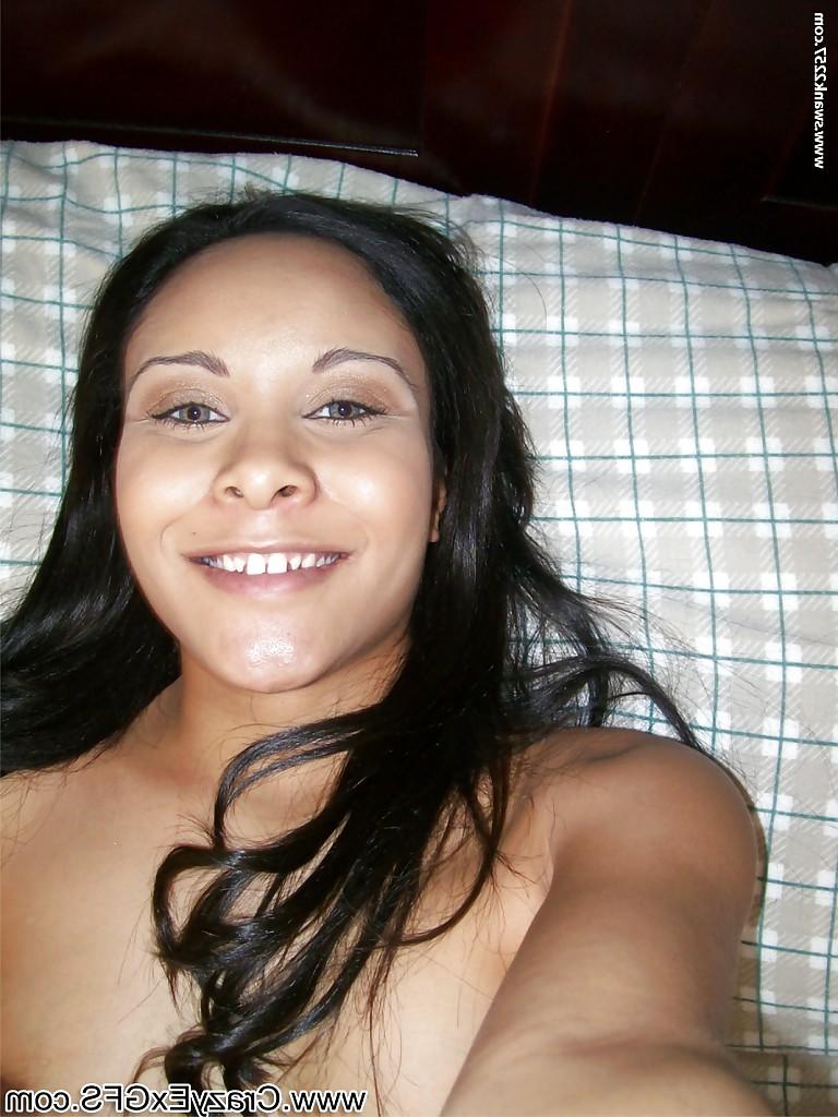 16P Sassy latina amateur Jaslin Diaz posing nude and picturing herself