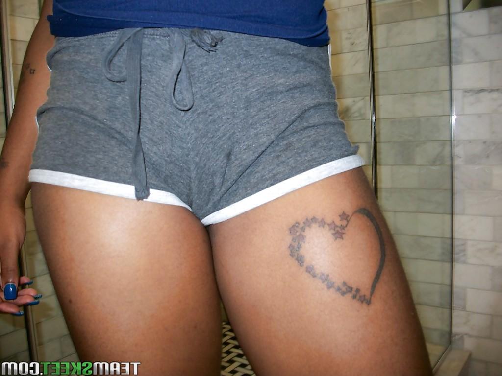 16P Appealing ebony babe Blue Love sticks her tongue out and masturbates