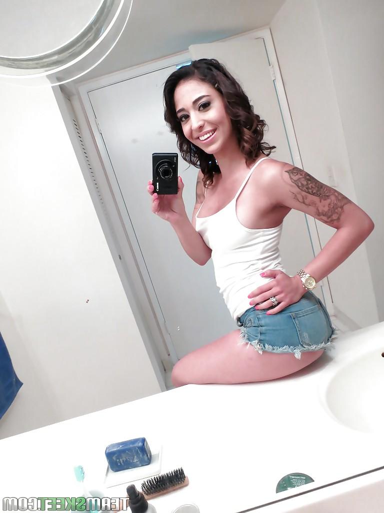 15P Fit brunette babe Penelope Stone is doing amazingly sexy self shots