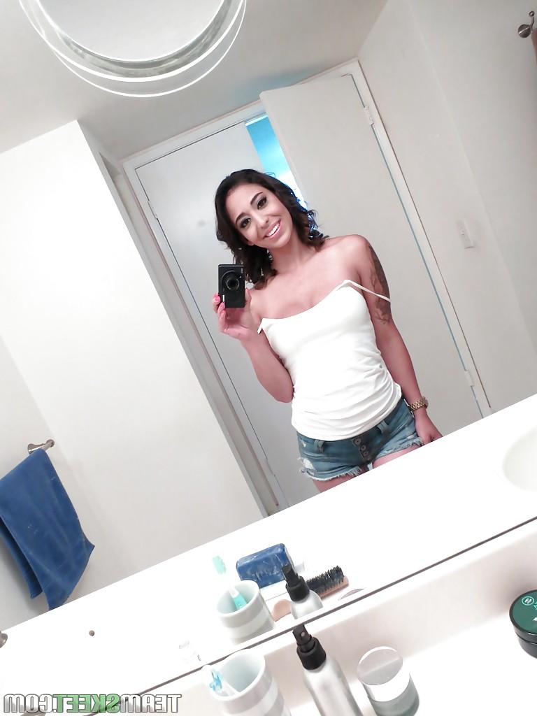 15P Fit brunette babe Penelope Stone is doing amazingly sexy self shots