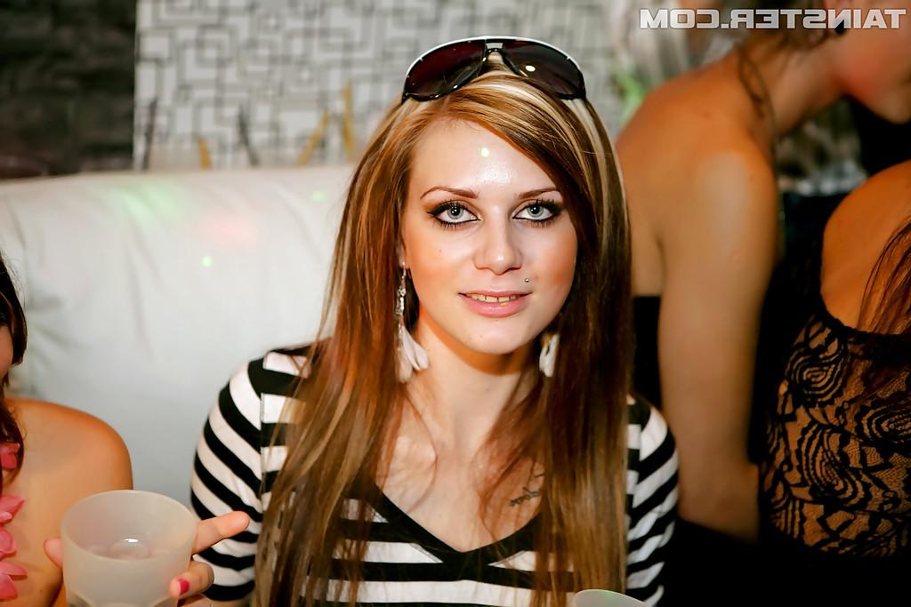 16P Lustful amateur gals stripping and seducing malestrippers at the party