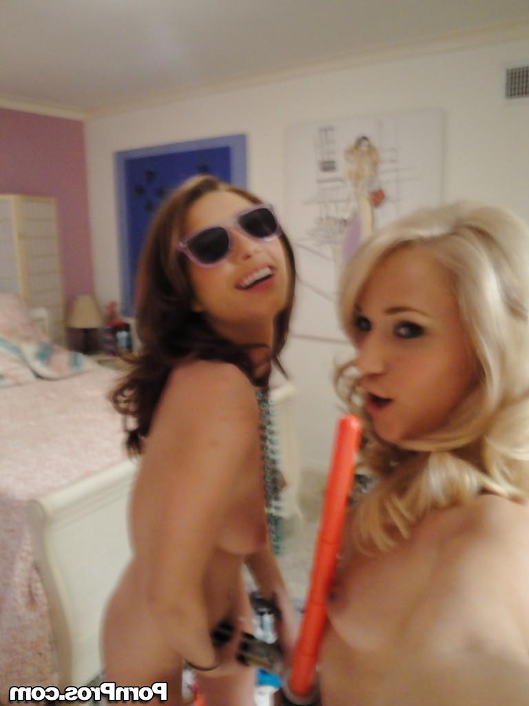 16P Teen lesbians with tiny tits Gia and Teagan kissing and licking pussy