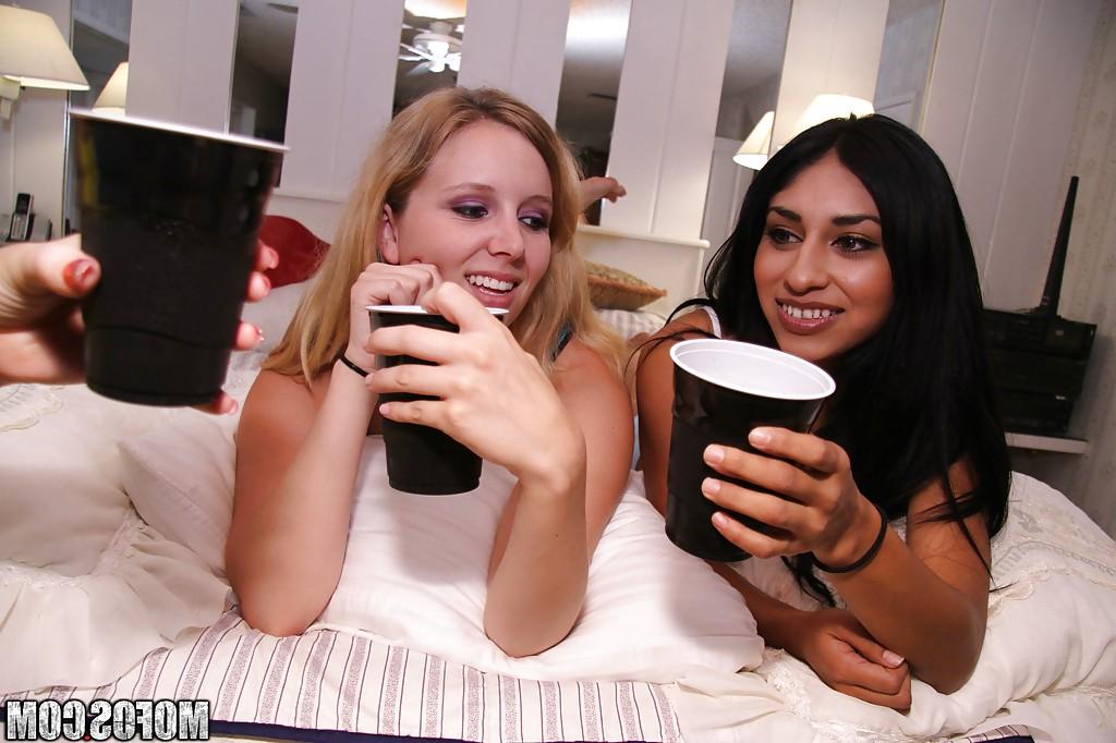 16P Bawdy party sluts enjoy a passionate groupsex with well-hang guys
