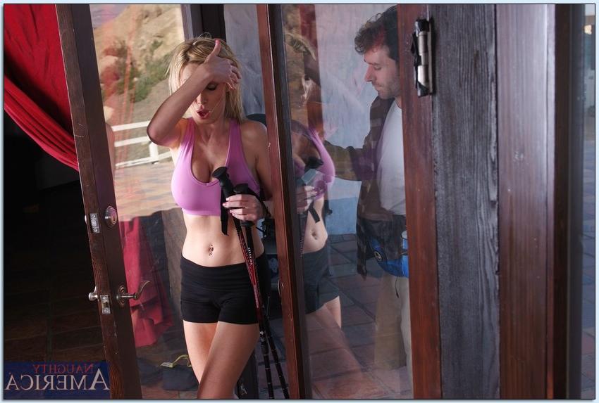 16P Shapely MILF Nikki Benz getting laid hardcore after sports workout
