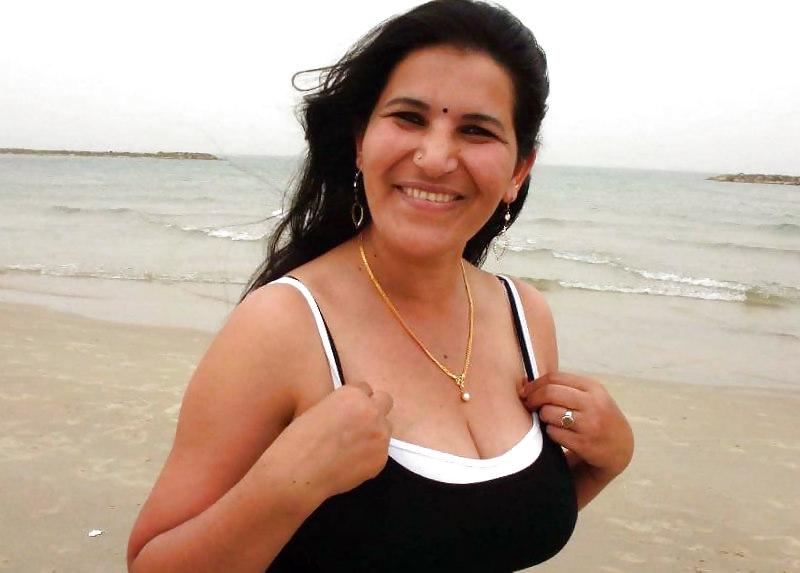 20P Desi tits at Beach