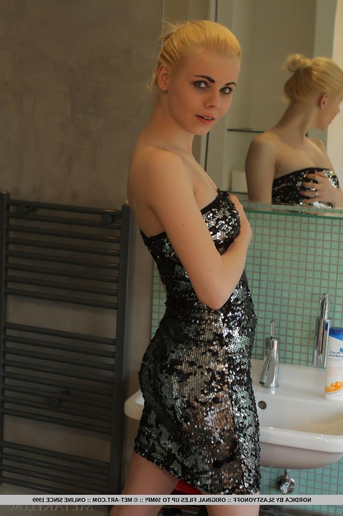 18P Wet Euro babe showing off phat upskirt ass and meaty labia lips in bathroom