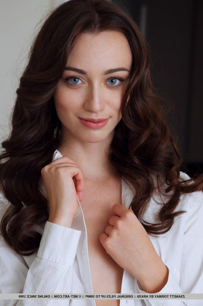 18P Brunette glamour babe Zsanett Tormay exposing flat teen tits and nice ass