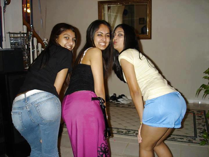 25P Desi gaand