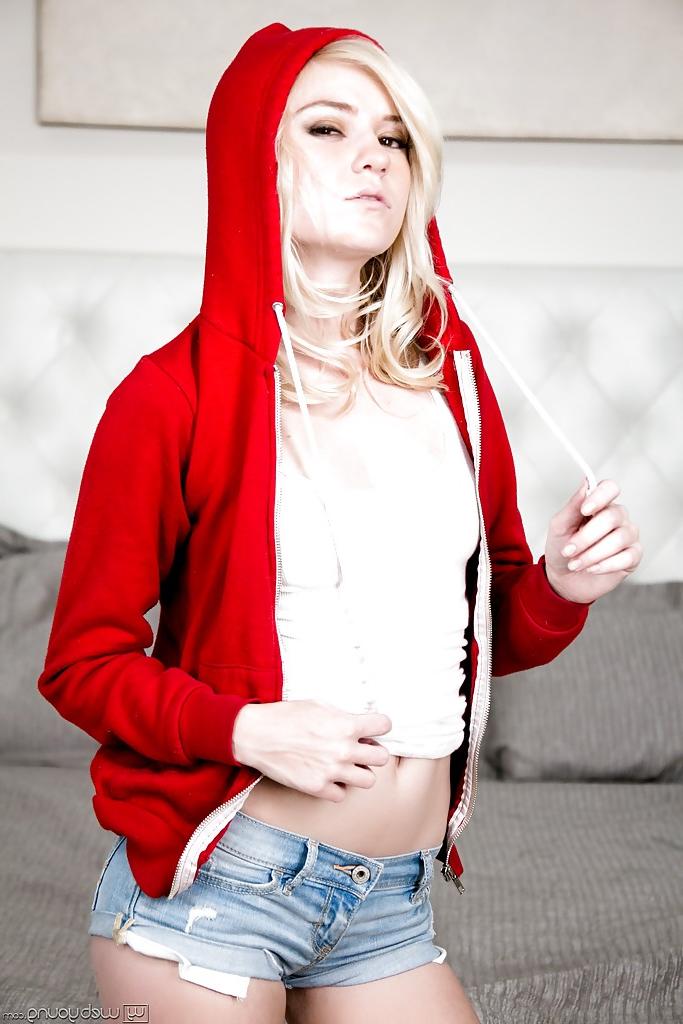 16P Spicy teen blonde Chloe Foster is demonstrating her stunning shape
