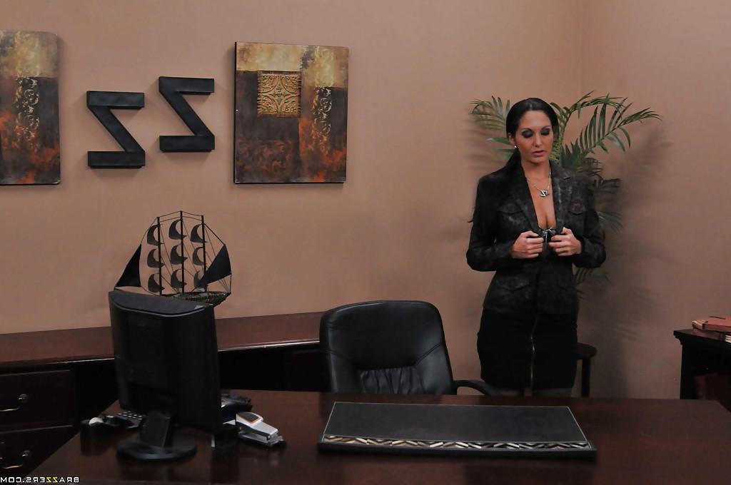 16P MILF babe Ava Addams gets dressed and masturbates on the office desk