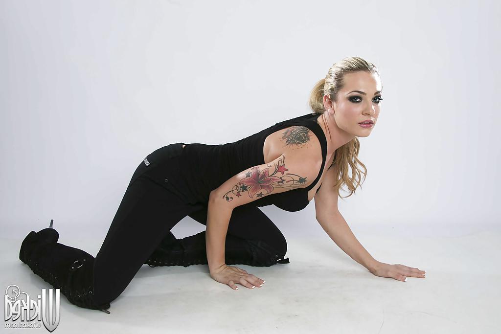 16P Tattooed blonde babe on high heels Bailey Blue gets rid of her clothes