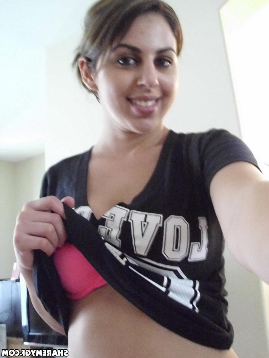 20P Busty college girl shares some selfies of her hot body