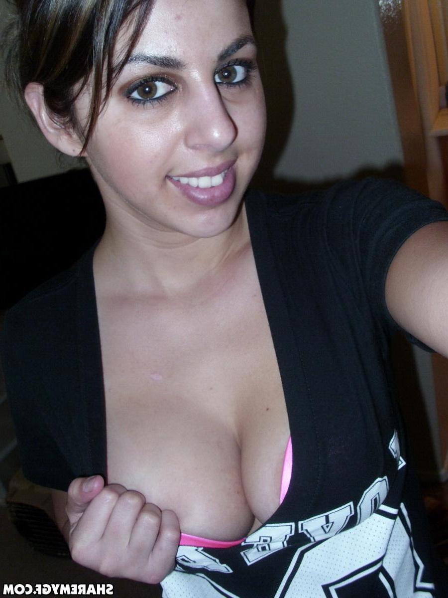 20P Busty college girl shares some selfies of her hot body
