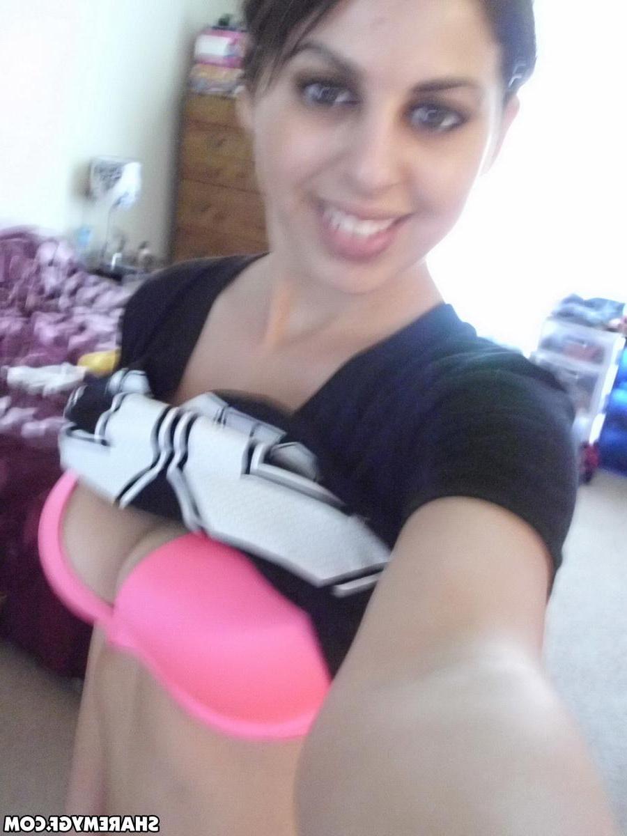 20P Busty college girl shares some selfies of her hot body