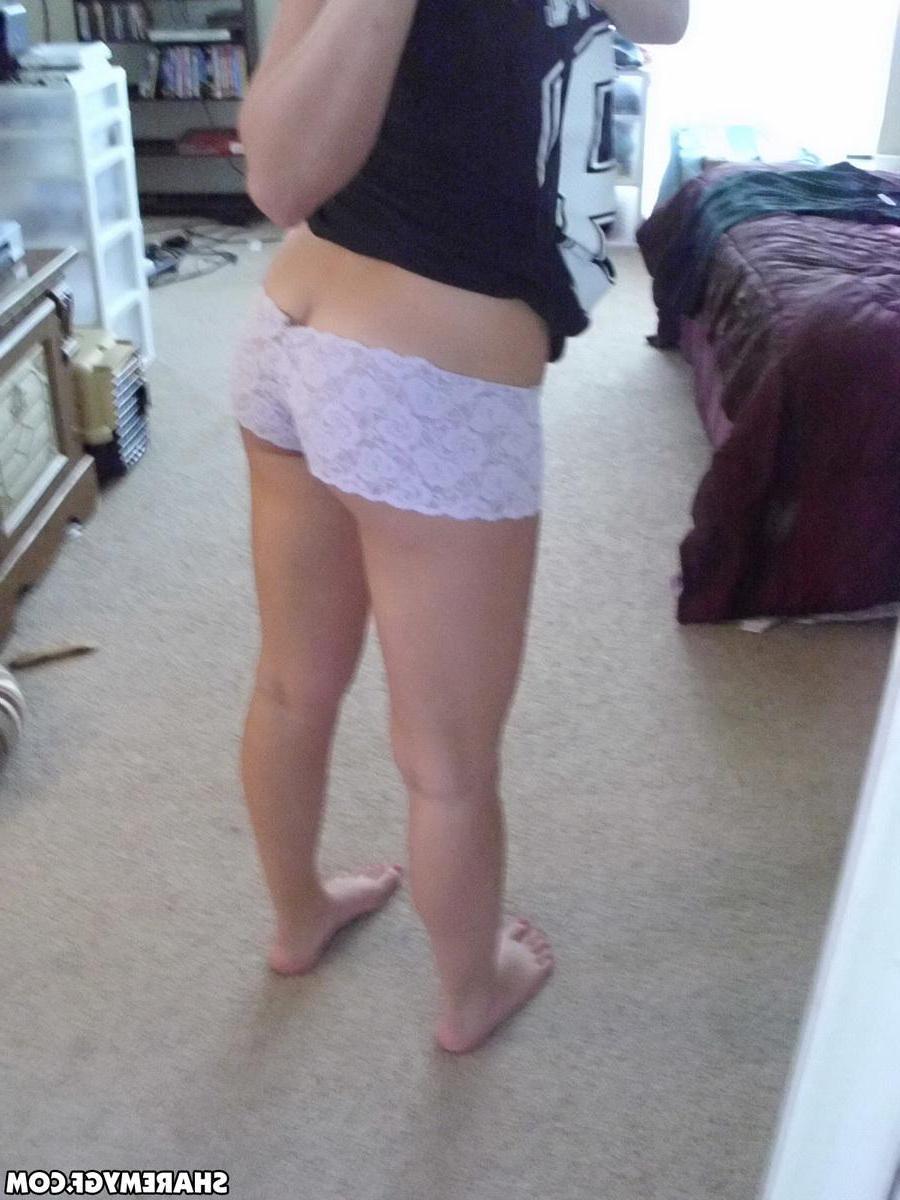 20P Busty college girl shares some selfies of her hot body