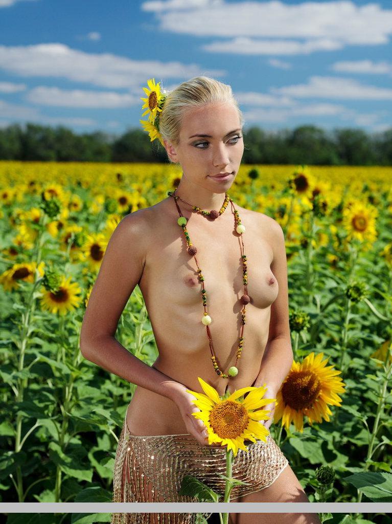 18P Pictures of teen beauty Adele B naked in the flowers