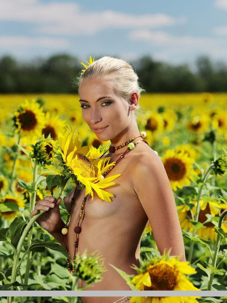 18P Pictures of teen beauty Adele B naked in the flowers