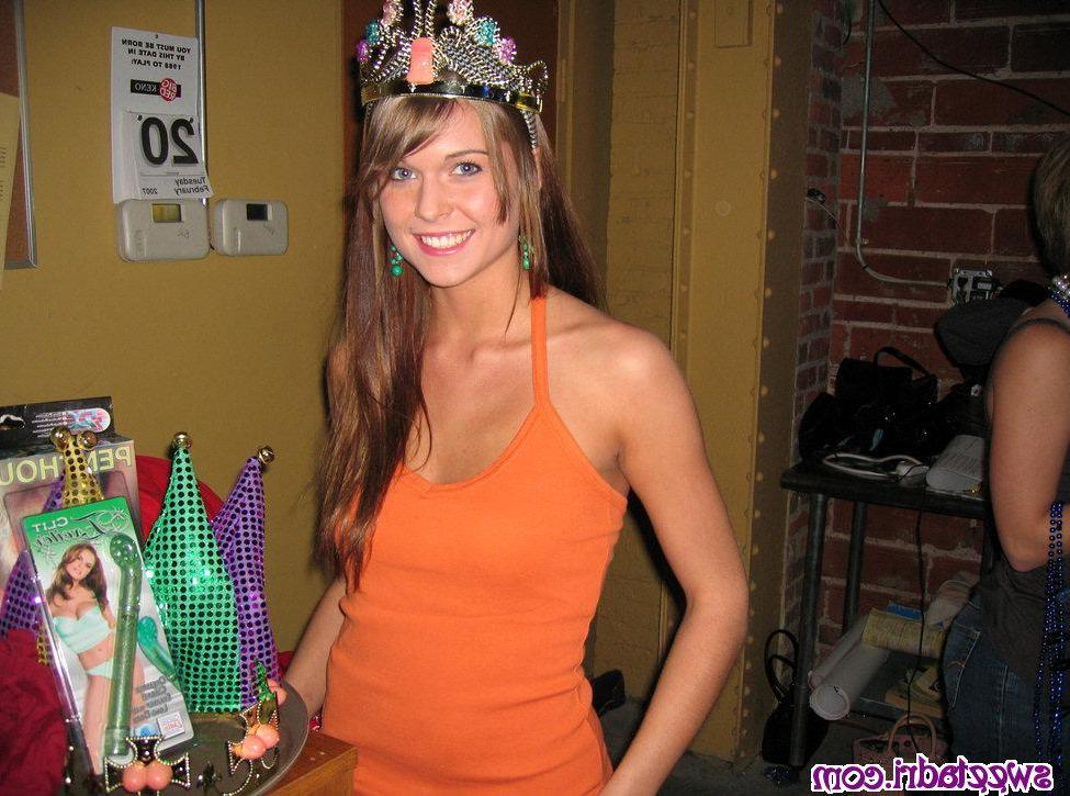 16P Adrienne flashes for beads at mardi gras