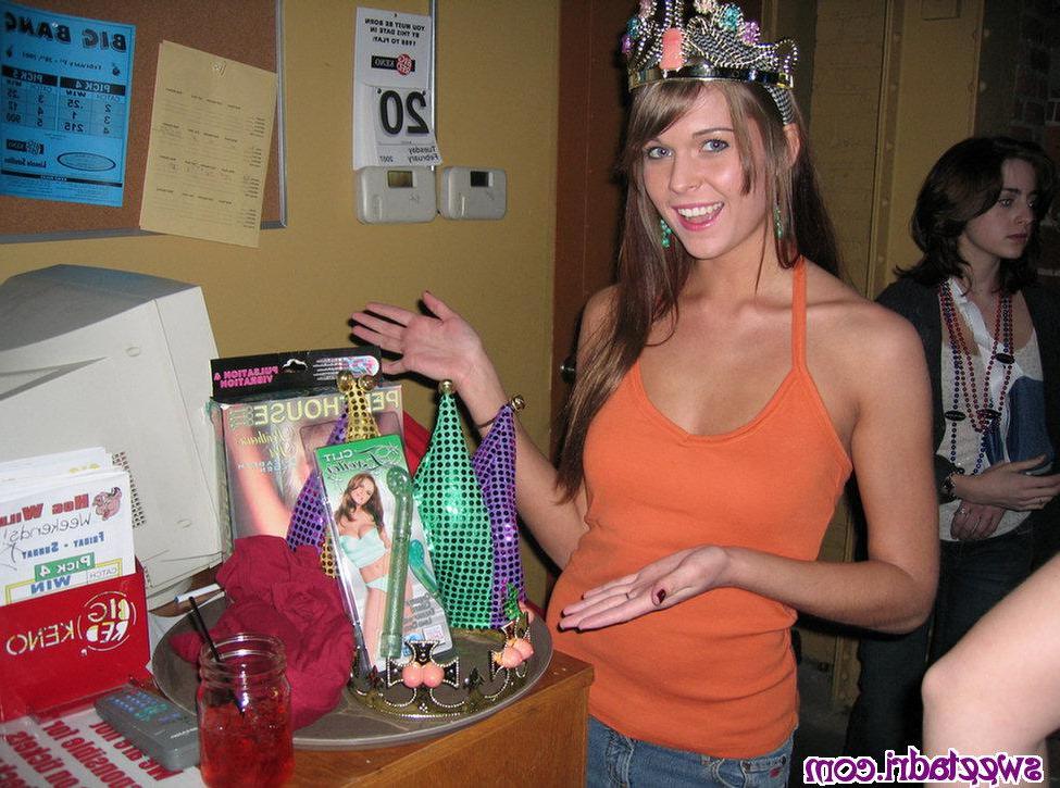 16P Adrienne flashes for beads at mardi gras