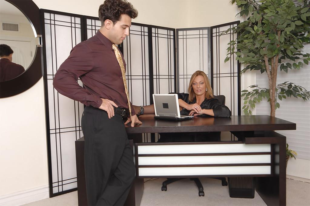 16P Pretty office lady Brenda James gets screwed and facialized