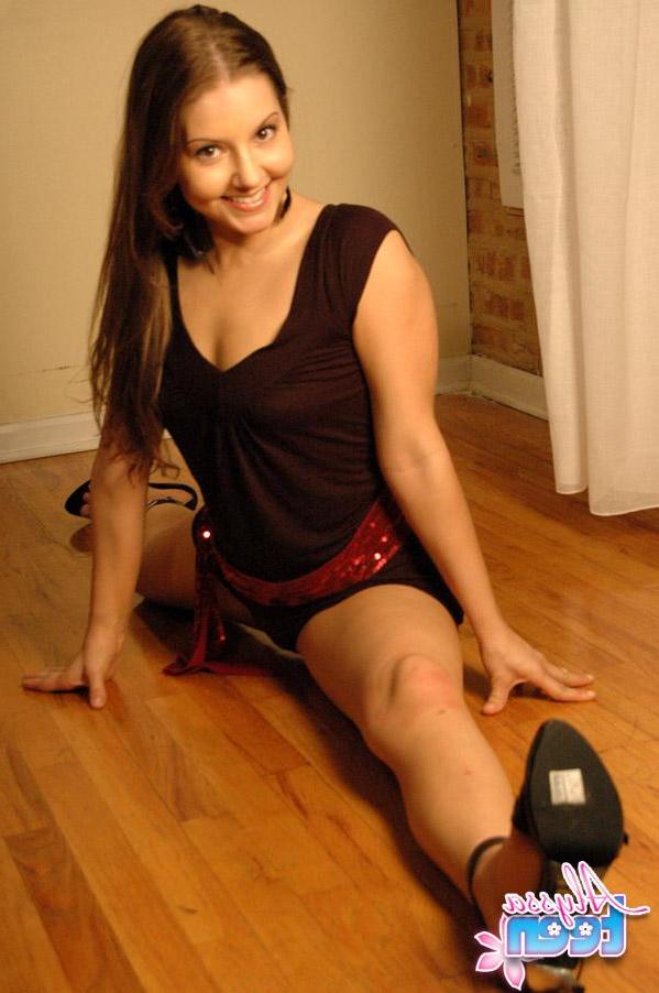 15P Pictures of teen amateur Alyssa Teen getting you hard with her cuteness