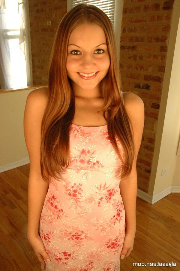 15P Pictures of Alyssa Teen showing off her beautiful face and round ass