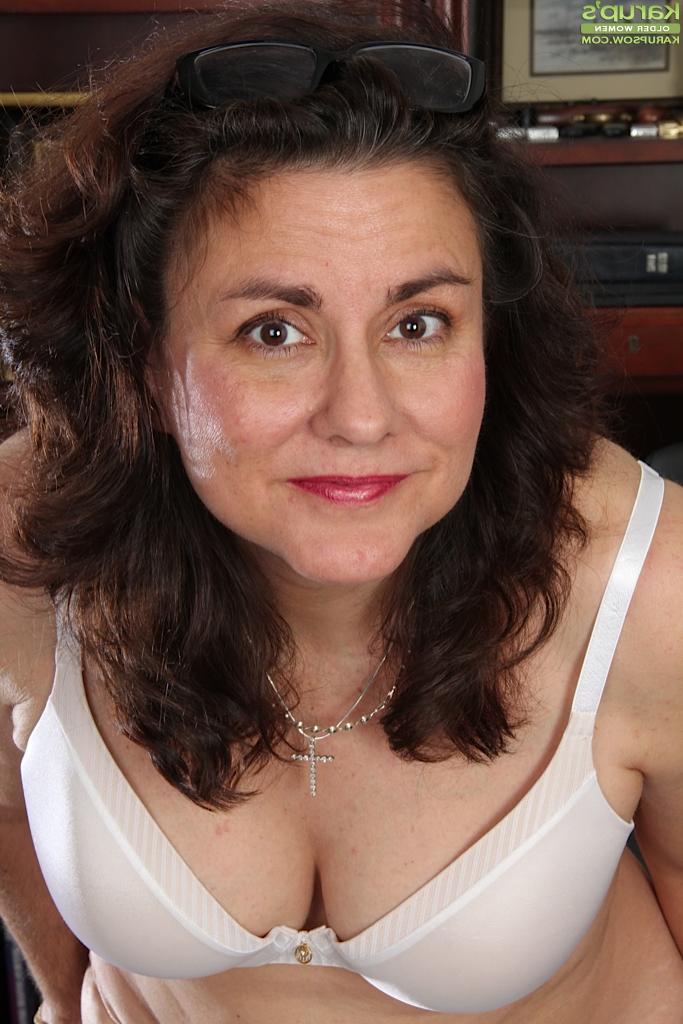 16P Mature beauty Gianna Jones is touching her hard and horny nipples