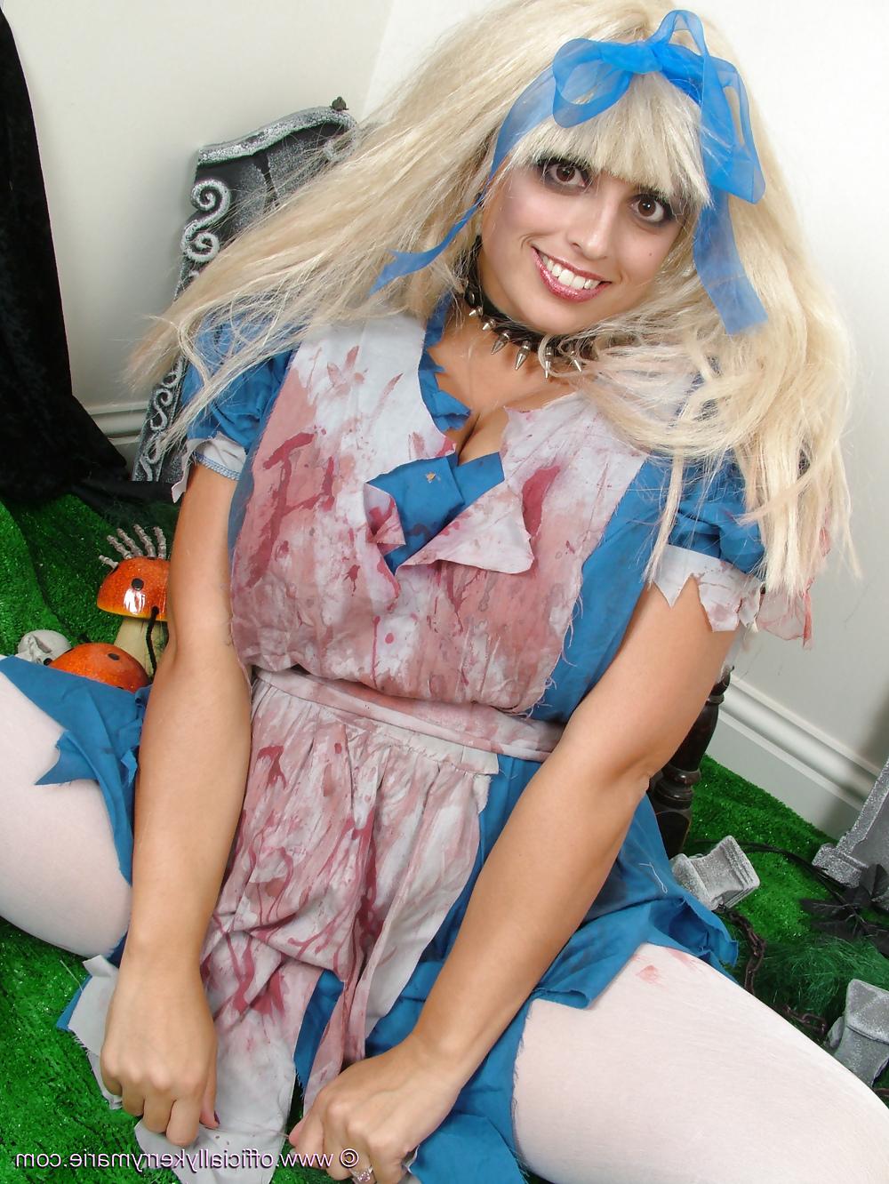 25P Kerry Marie - Halloween!