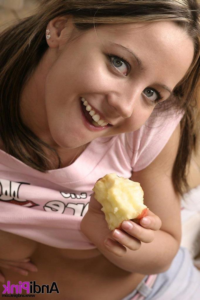 15P Andi decides to eat her apple while naked for some reason