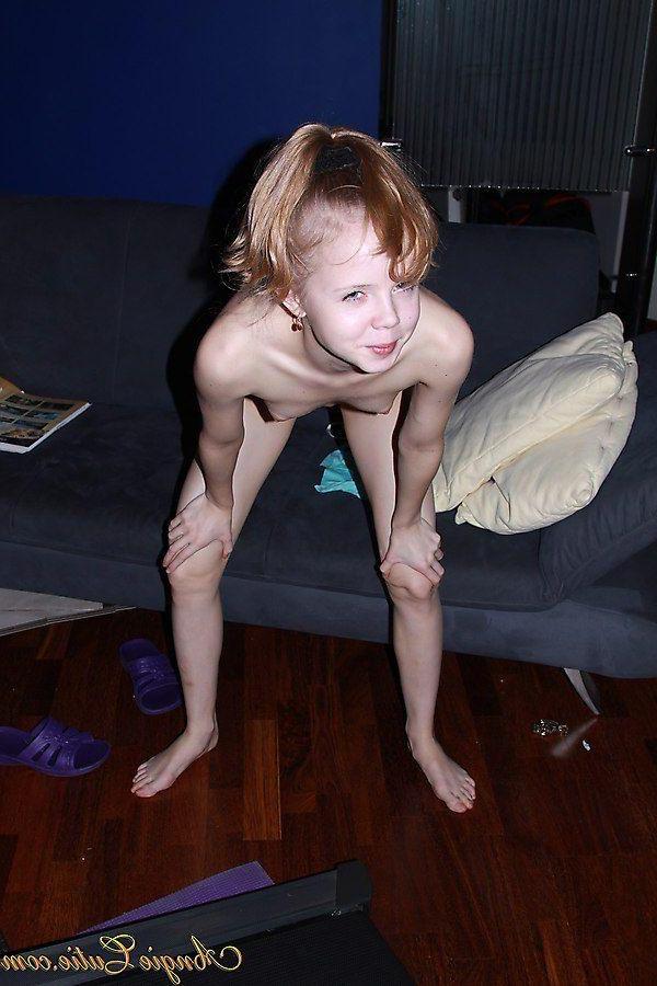 20P Pictures of Angie Cutie showing her tight pussy