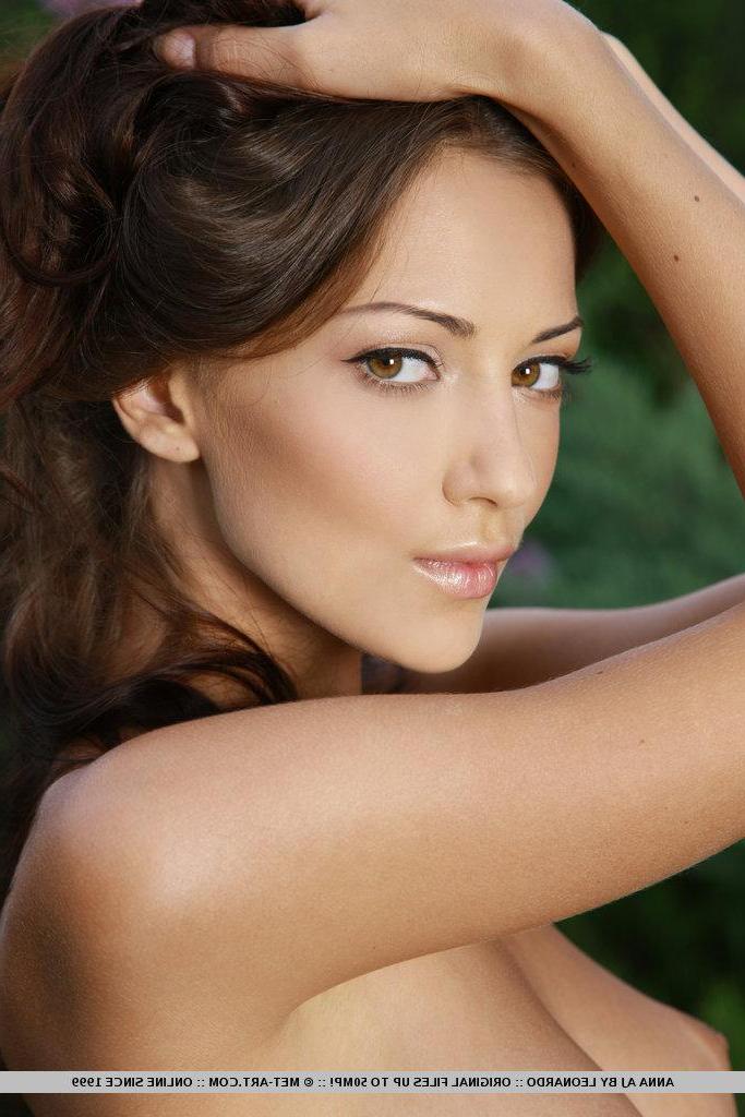 18P Pictures of teen beauty Anna AJ exposing her tight nude body just for you