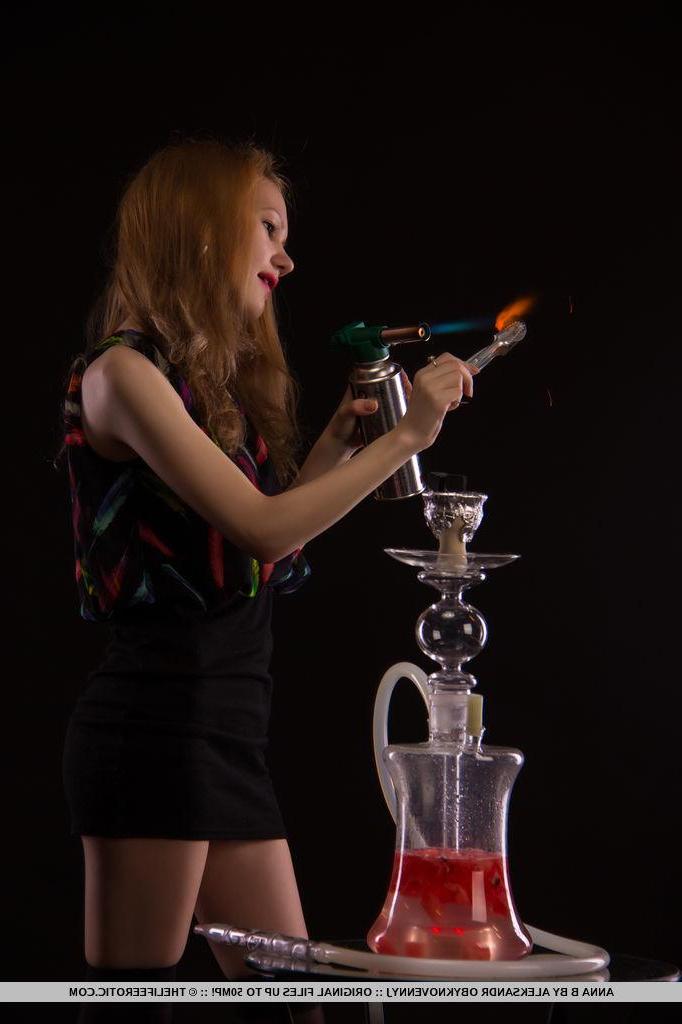 16P Blonde beauty Anna B makes masturbating a science