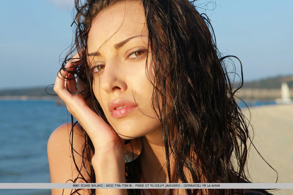 18P Pictures of teen beauty Anna AJ getting wet for you on the beach