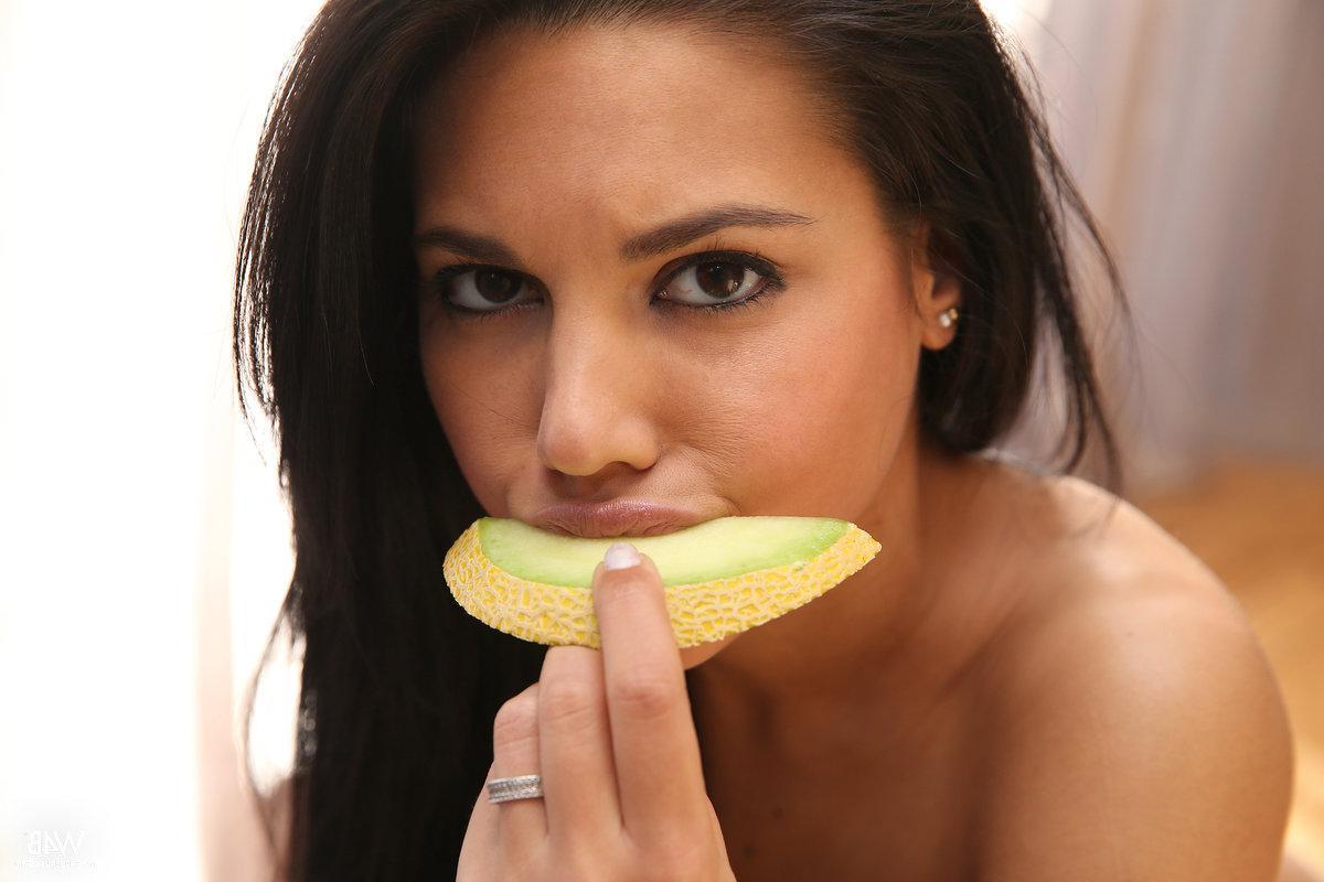16P Hot teen Apolonia offers you a tasty snack