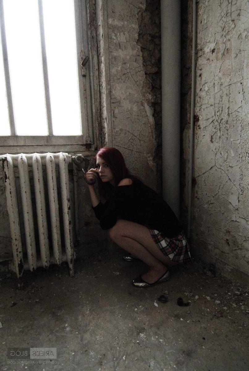 16P Pictures of teen Ariel handcuffed for your pleasure