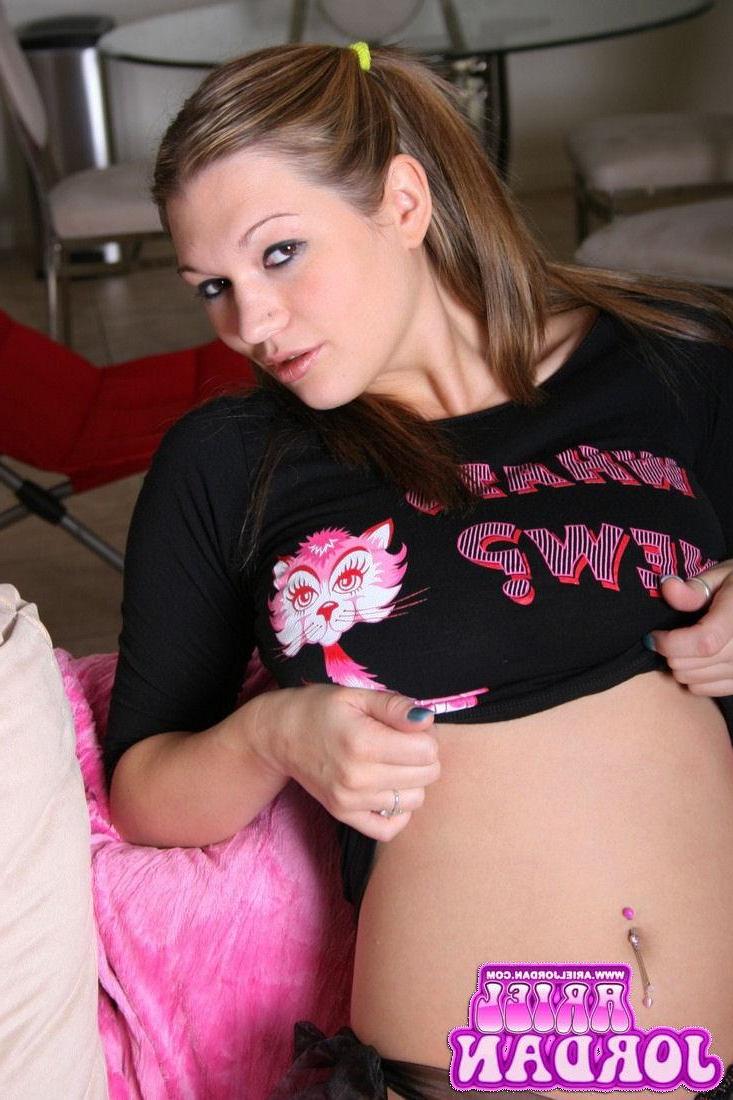 15P Pictures of teen star Ariel Jordan playing with her giant boobs