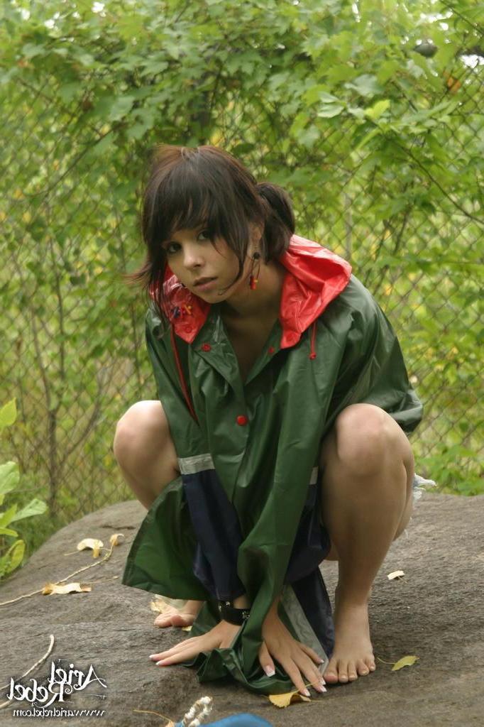 15P Pics of teen Ariel Rebel showing her beads