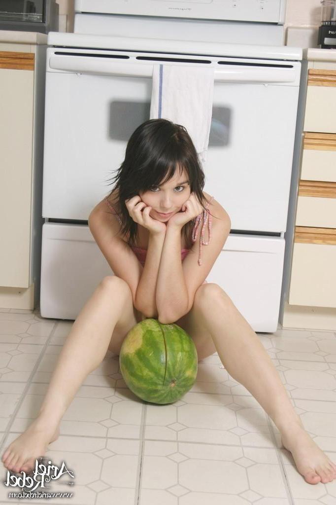 15P Ariel Rebel gets topless with a watermellon